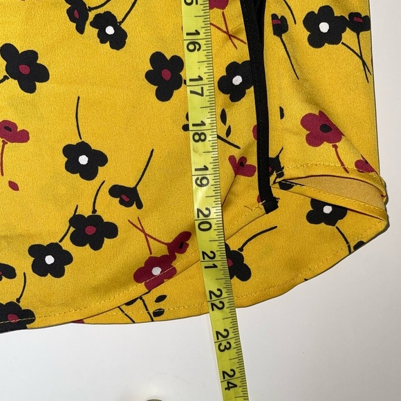 BCBGeneration NWT Yellow Floral Print Collared Wrap Front Blouse Xsmall Women’s - Picture 10 of 13